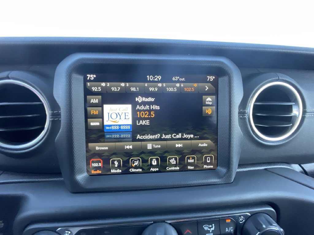 Used 2018 Jeep Wrangler Unlimited Sahara AWD/4WD image 14