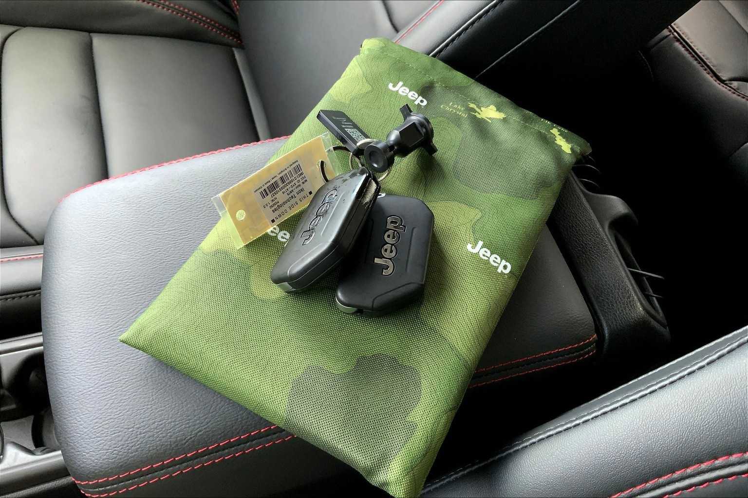 Used 2025 Jeep Wrangler Unlimited Rubicon image 14