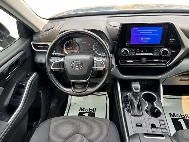 Used 2023 Toyota Highlander LE FWD image 13