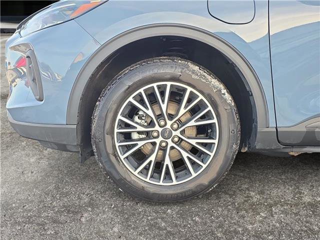 Used 2025 Ford Escape PHEV Front-Wheel Drive image 14