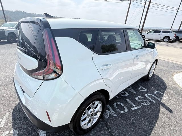 Used 2025 Kia Soul LX image 11