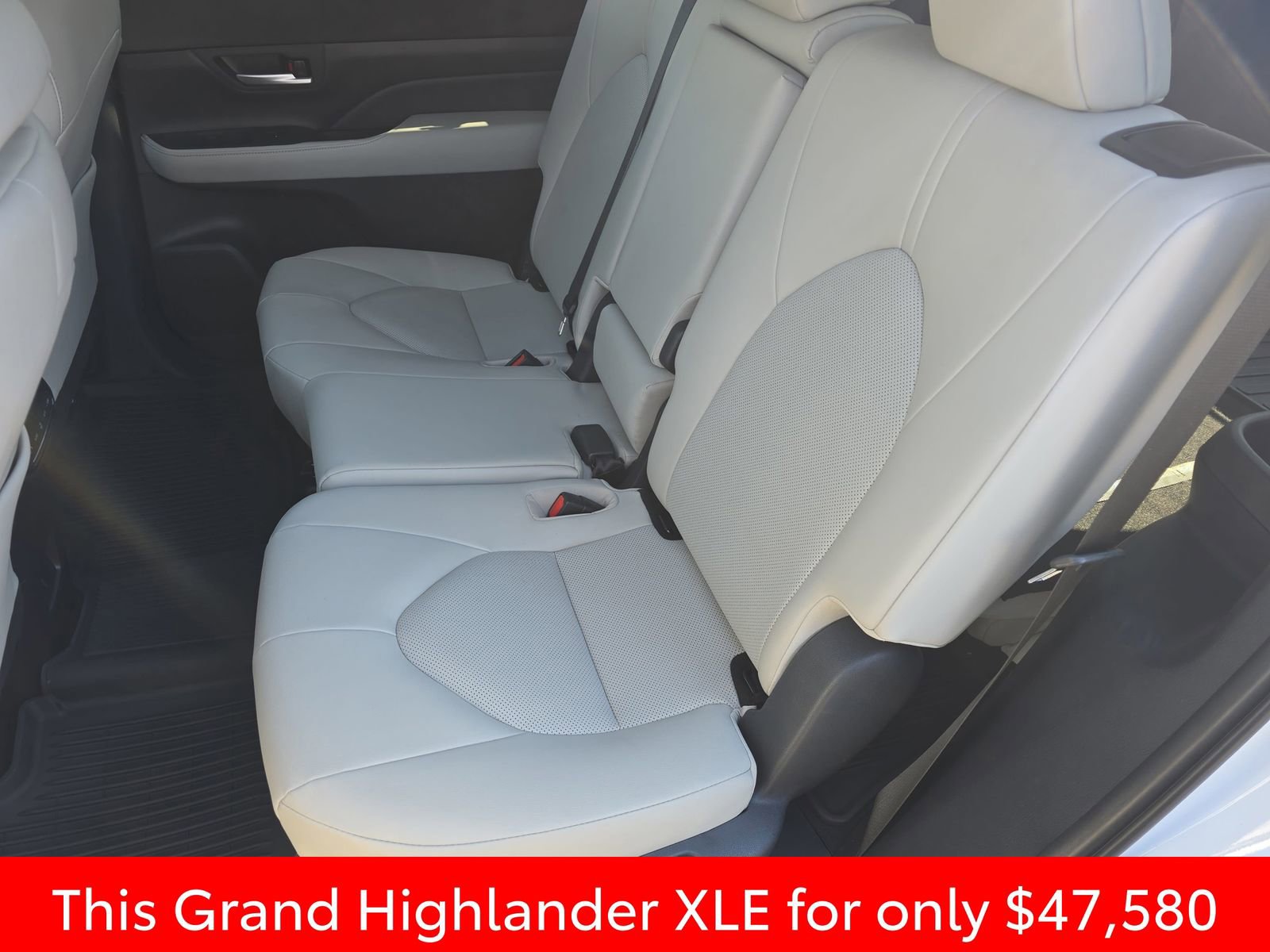 Used 2025 Toyota Grand Highlander AWD image 23