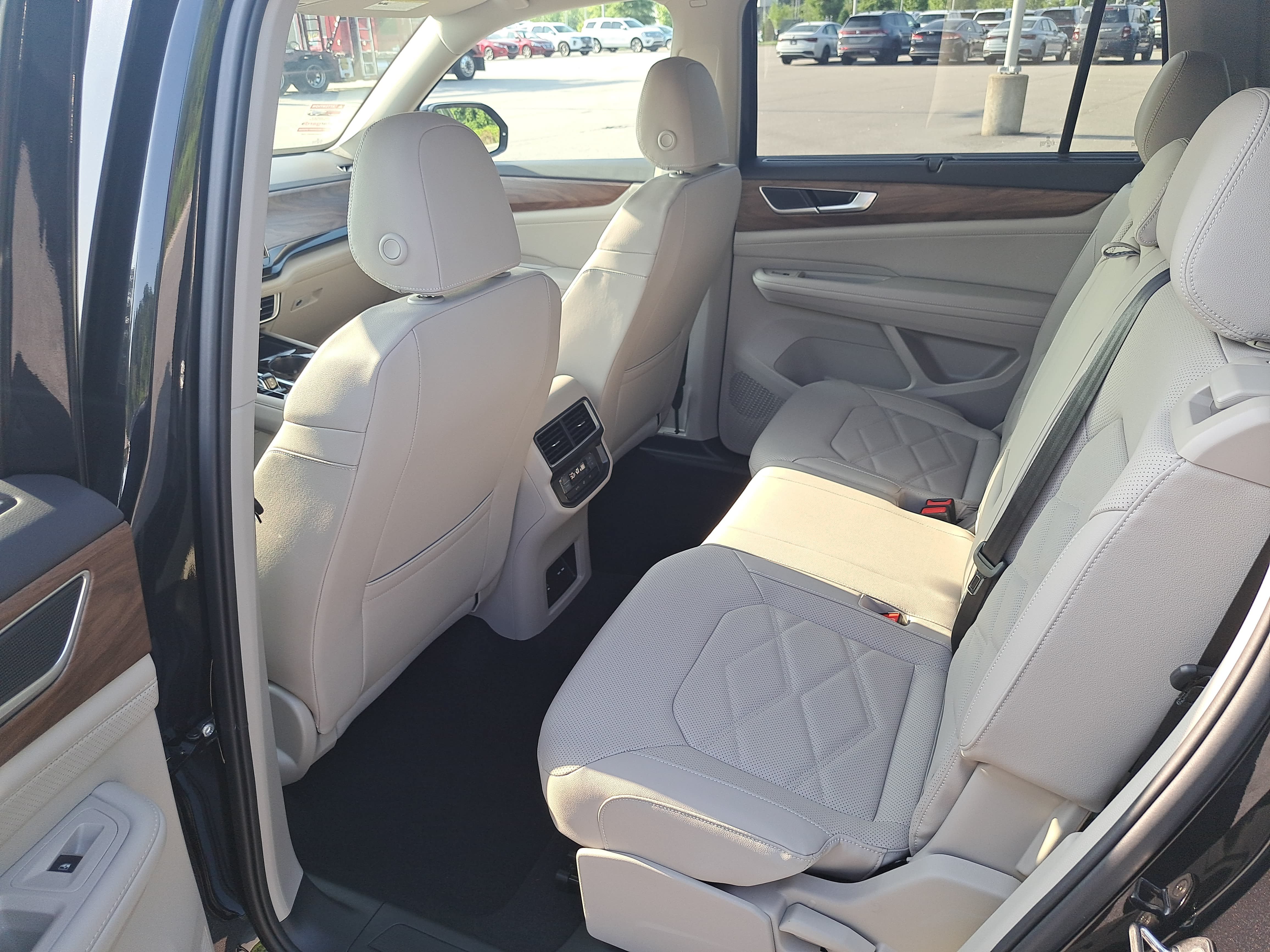 New 2026 Volkswagen Atlas SE FWD image 15