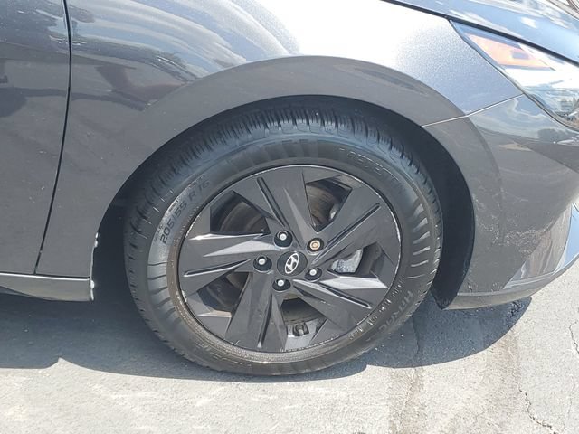Used 2022 Hyundai Elantra SEL w/ Preferred Accessory Package FWD image 6