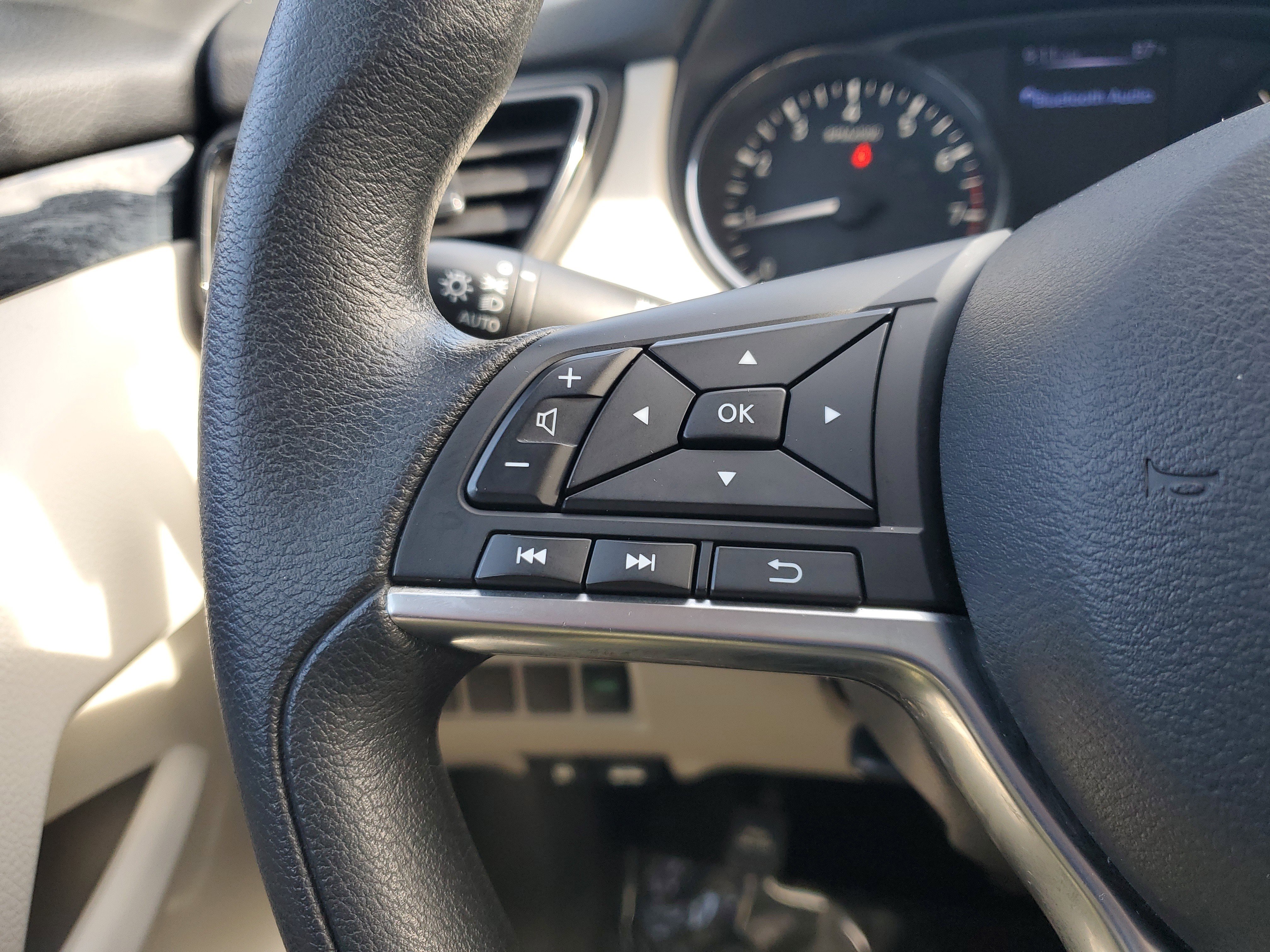 Used 2018 Nissan Rogue Sport SV image 18