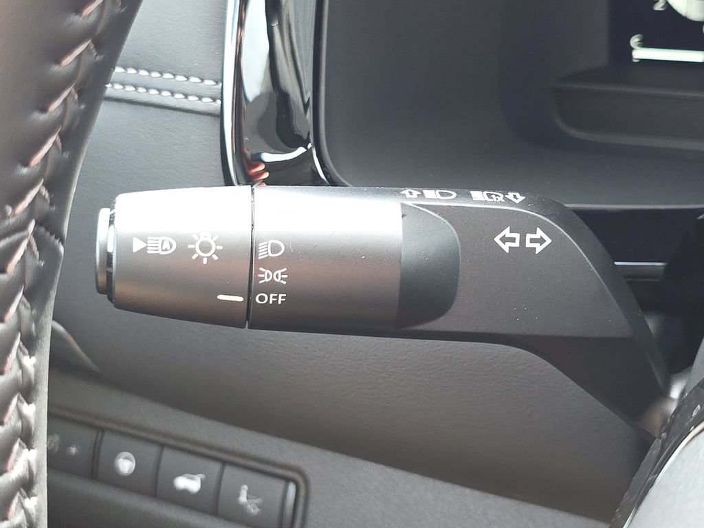 New 2026 Nissan Pathfinder Platinum FWD image 36