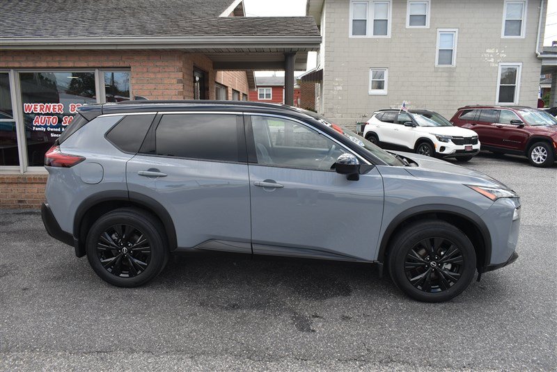 Used 2023 Nissan Rogue SV w/ SV Premium B Package AWD/4WD image 2