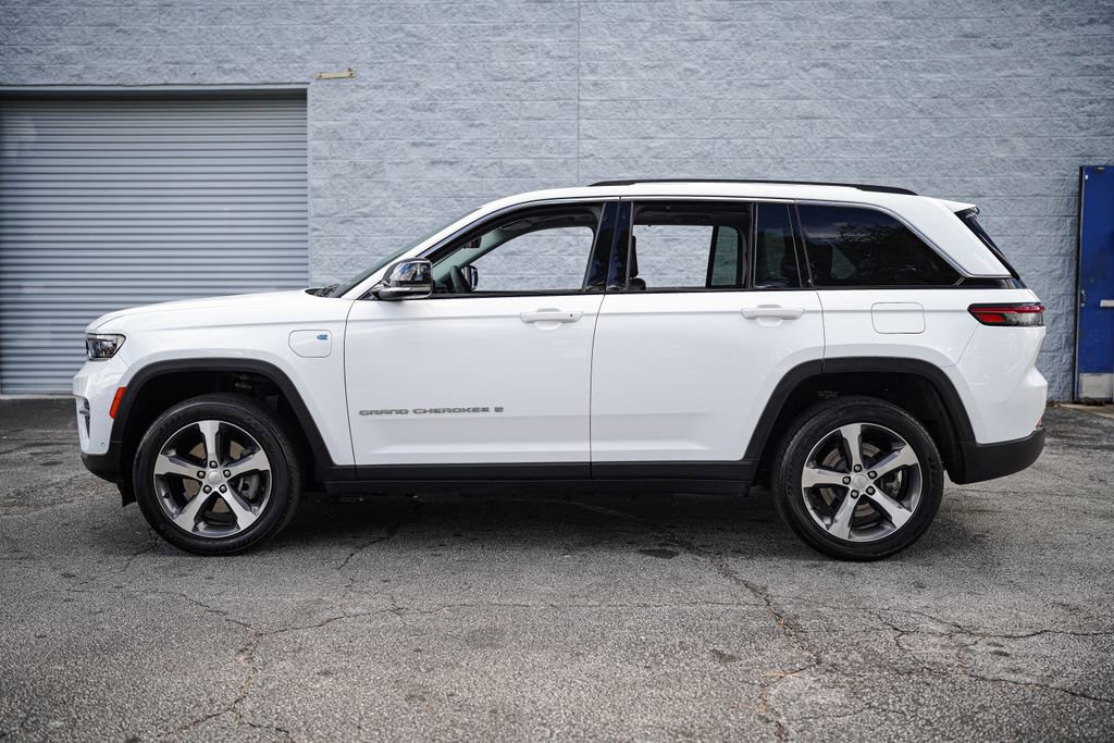 Used 2023 Jeep Grand Cherokee 4WD 4xe w/ Luxury Tech Group II image 10