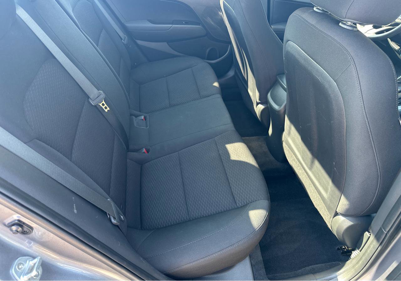 Used 2020 Hyundai Elantra SE w/ Cargo Package (C1) FWD image 13
