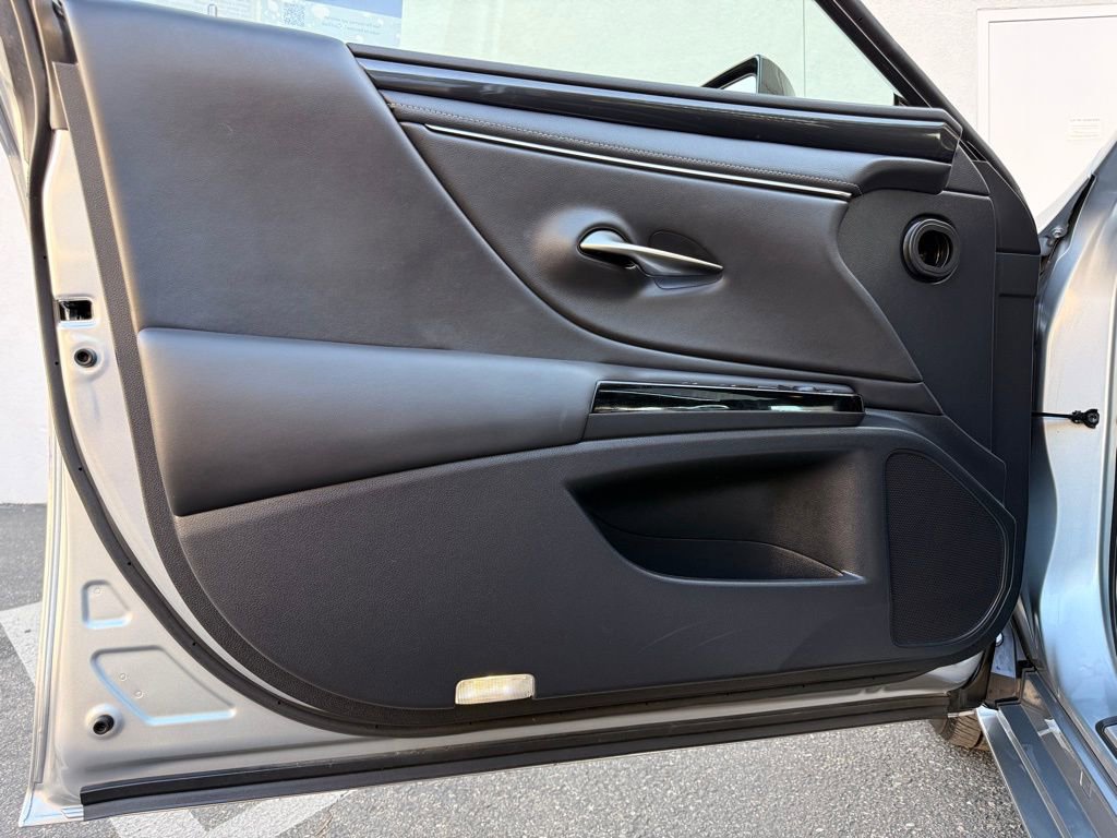 Certified 2025 Lexus ES 350 w/ Accessory Package (Z2) image 26