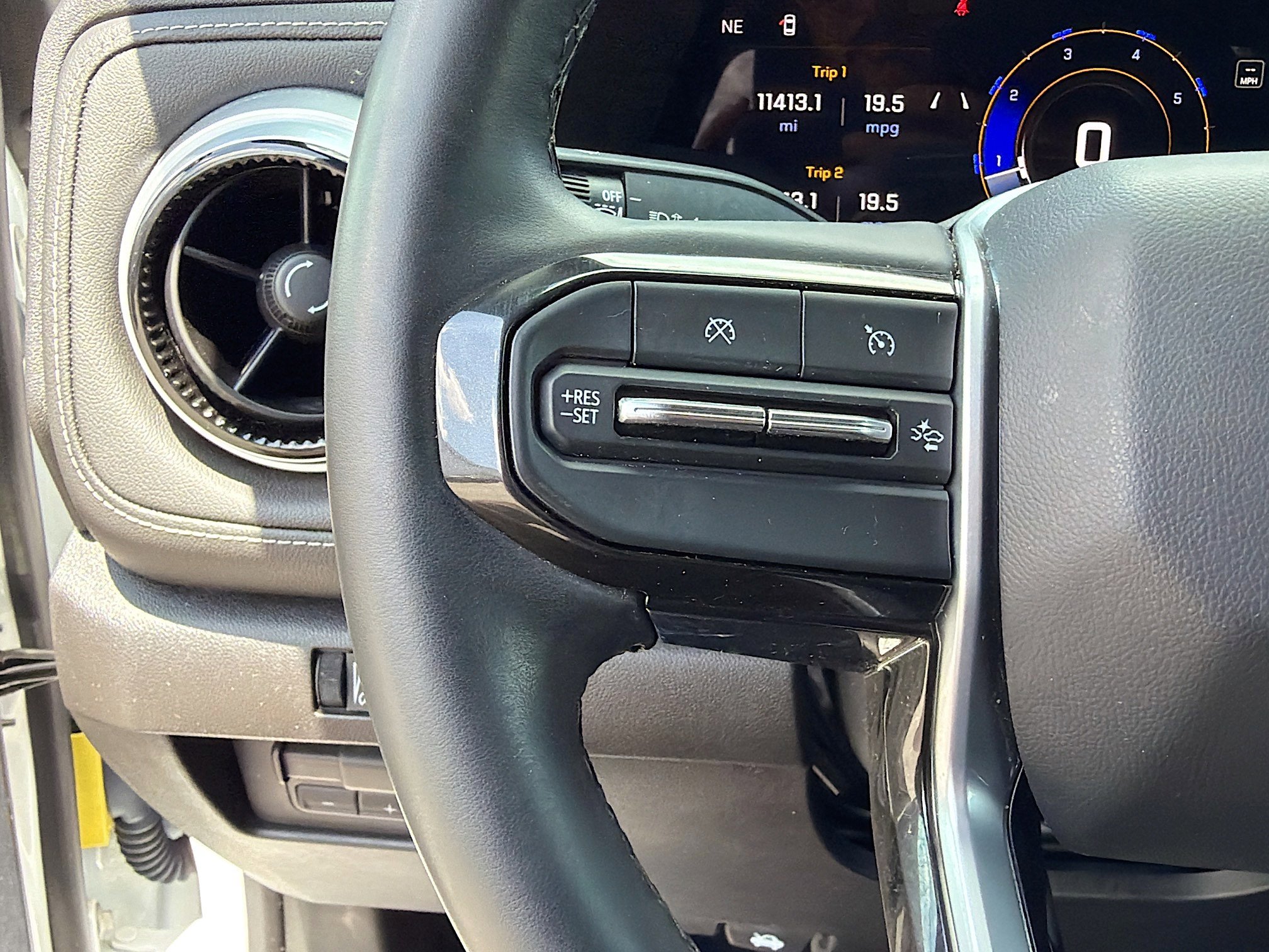Used 2024 Chevrolet Colorado LT w/ LT Convenience Package II RWD image 35