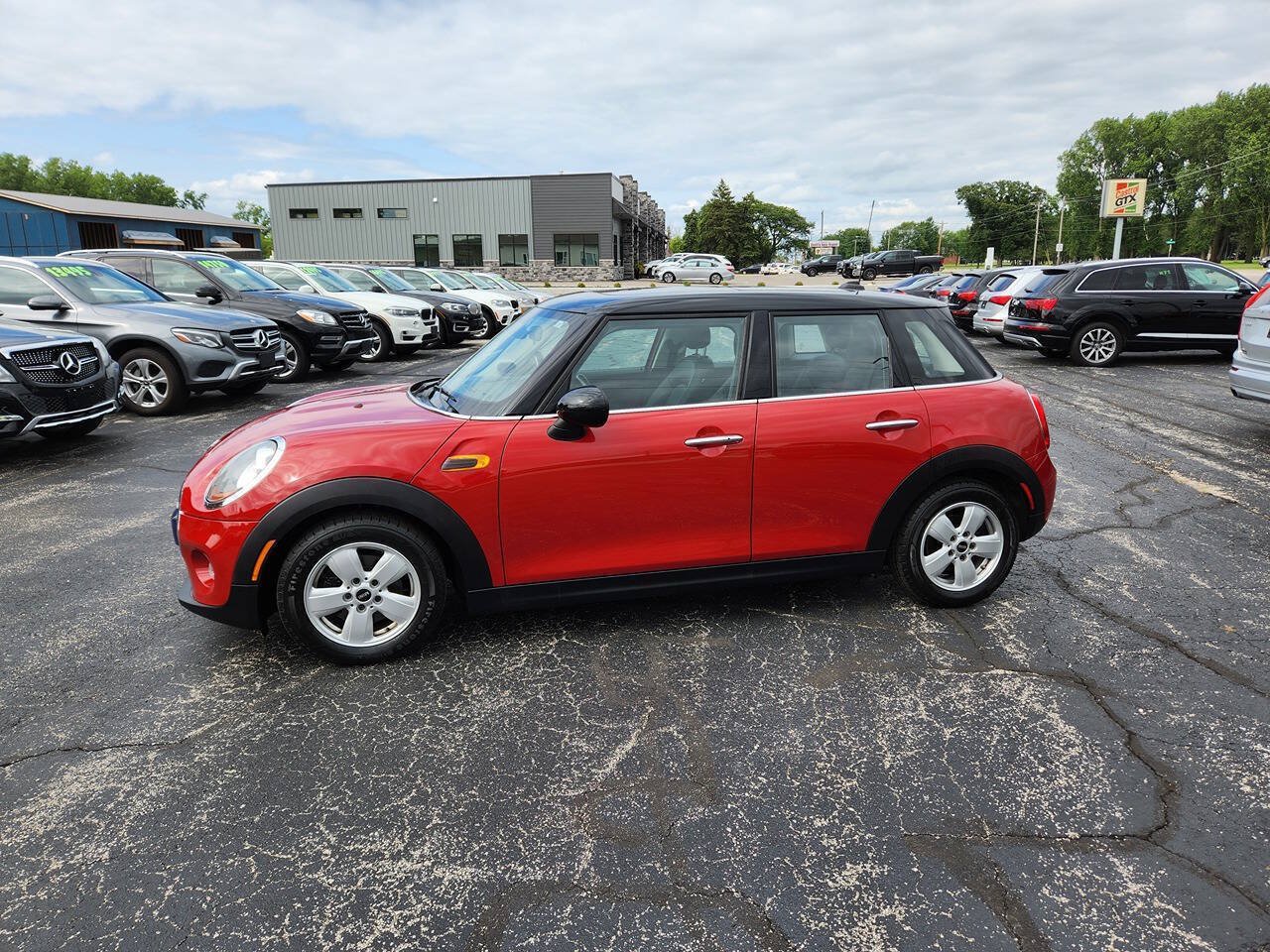 Used 2015 MINI Cooper 4-Door Hardtop FWD image 2
