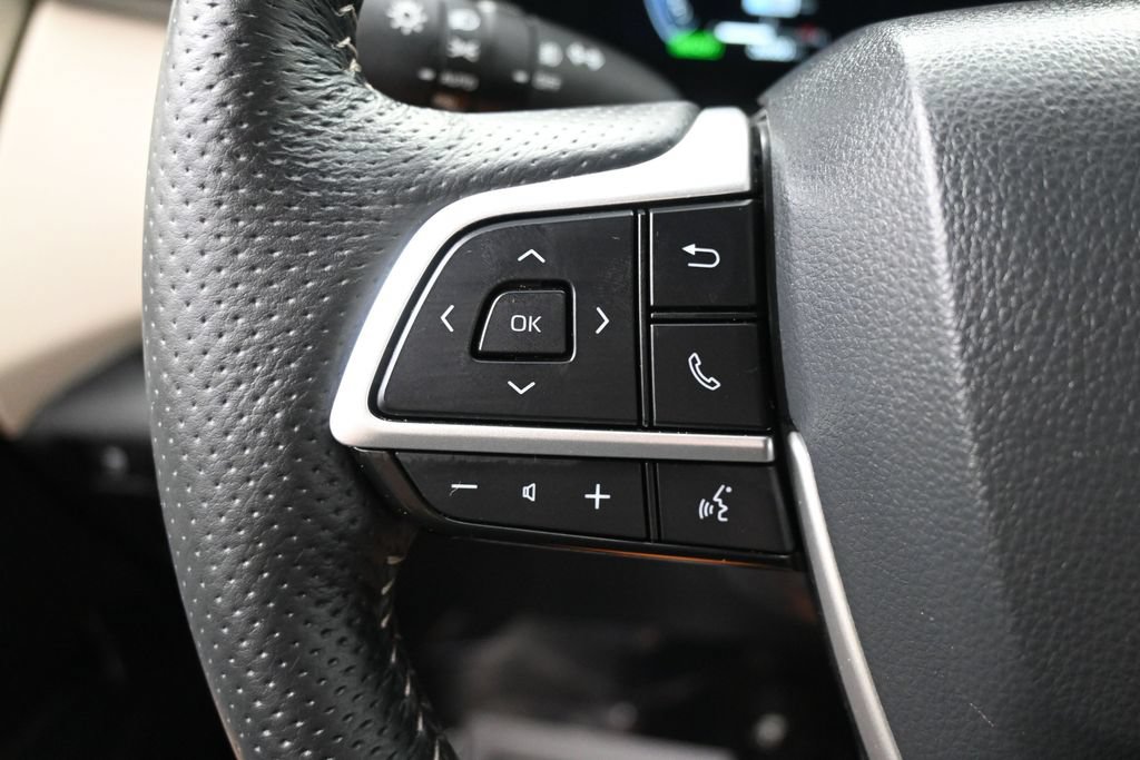 Used 2025 Toyota Sienna Platinum AWD/4WD image 14