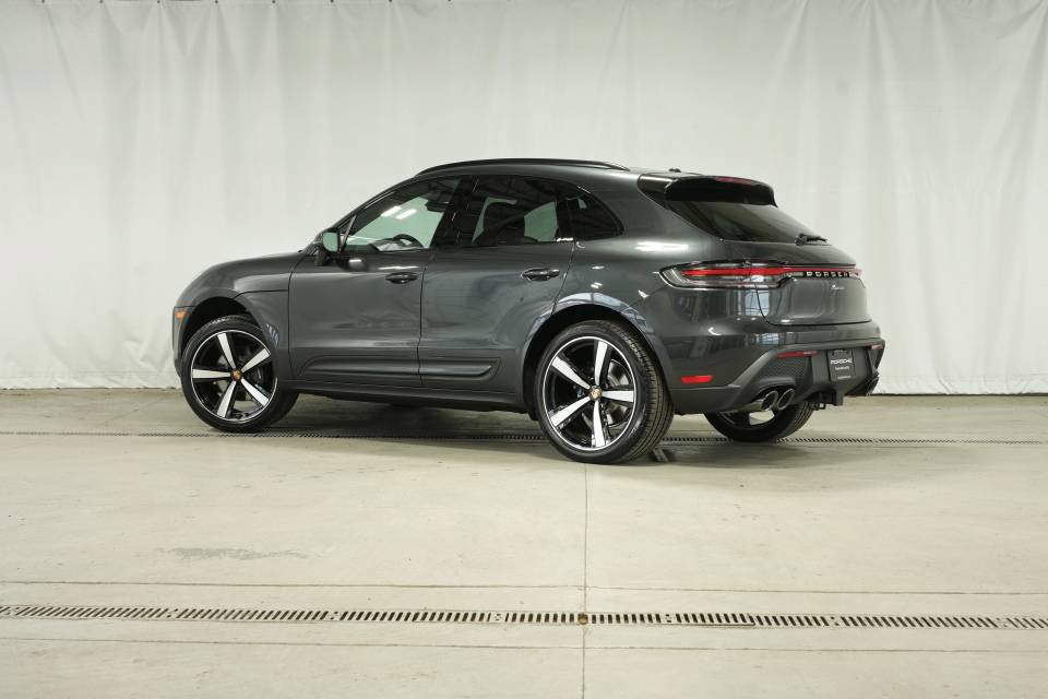 Certified 2026 Porsche Macan AWD/4WD image 3