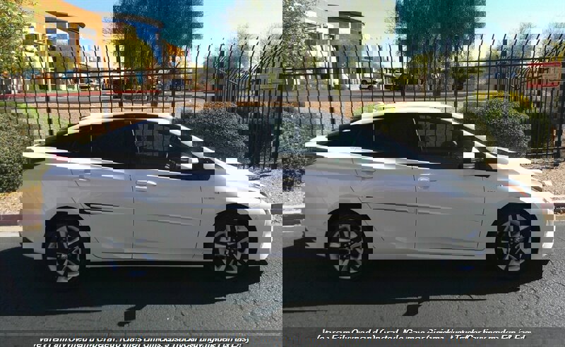 Used 2018 Toyota Prius Four Touring w/ Premium Convenience Package image 5