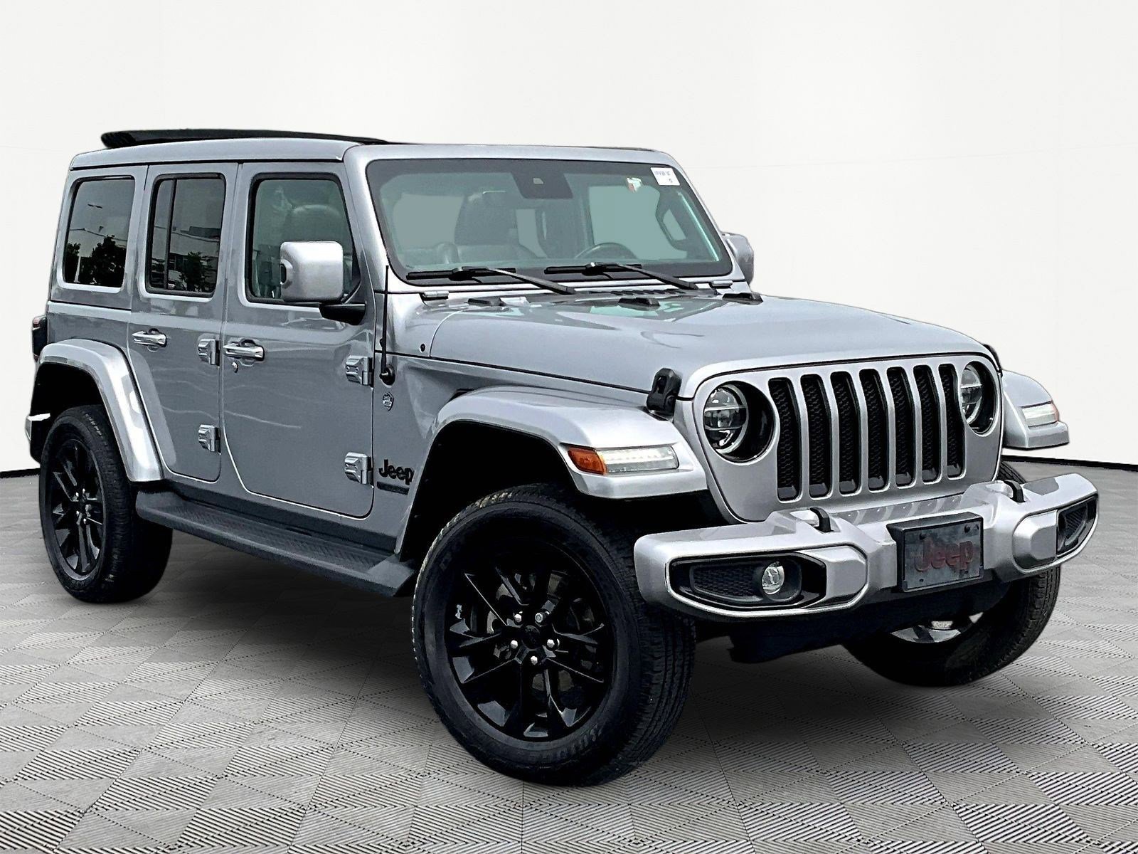 Used 2021 Jeep Wrangler Unlimited Sahara AWD/4WD image 3