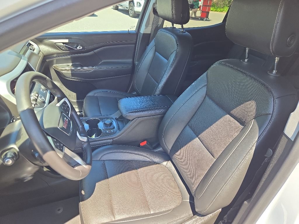 Used 2022 GMC Acadia SLT w/ Technology Package AWD/4WD image 14