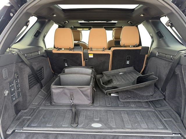 Certified 2024 Land Rover Discovery Metropolitan Edition AWD/4WD image 18