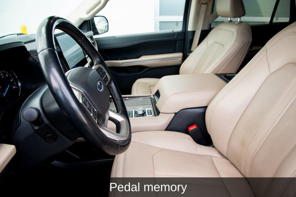 Used 2022 Ford Expedition Max Limited image 13