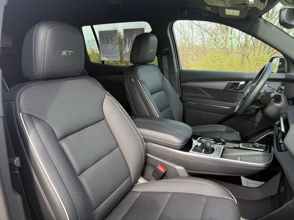 Used 2025 Buick Enclave Sport Touring image 23