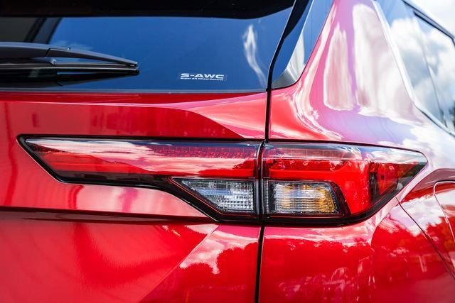 New 2025 Mitsubishi Outlander SEL image 6