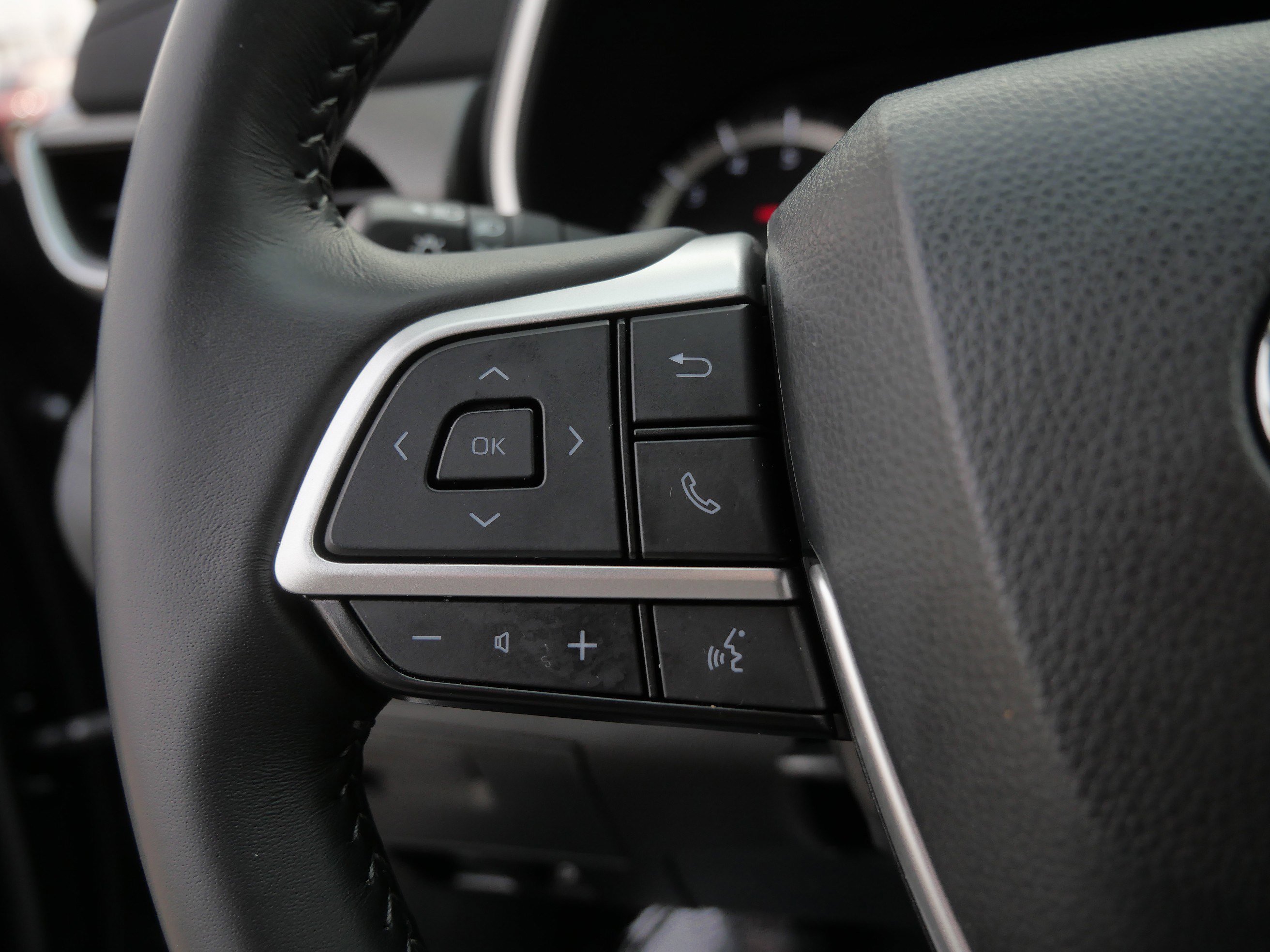 Certified 2024 Toyota Highlander XLE image 28