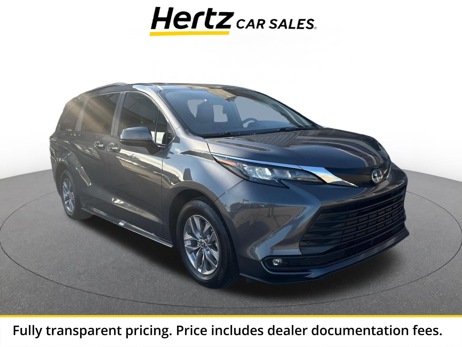 Used 2025 Toyota Sienna XLE FWD image 1