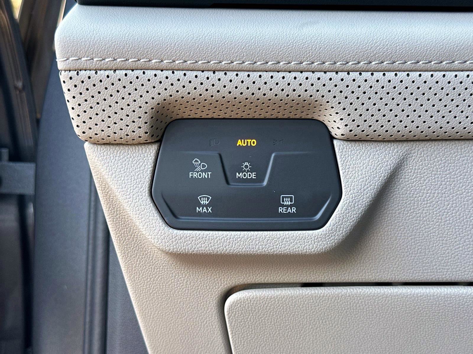 Certified 2025 Volkswagen Atlas SE image 29