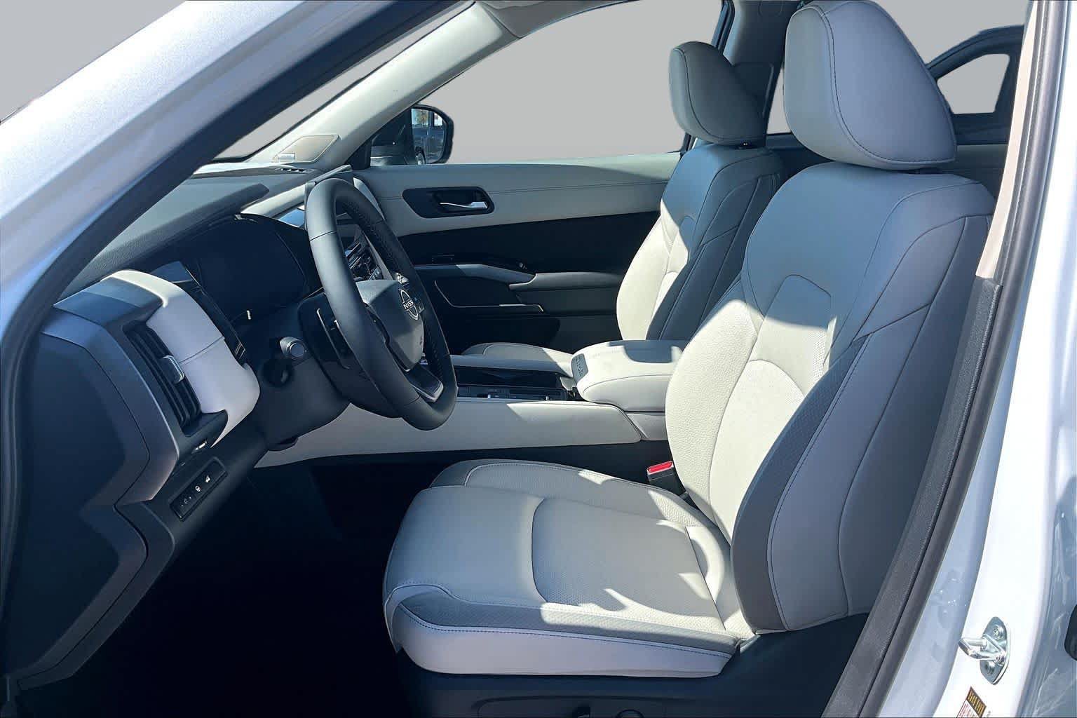 New 2026 Nissan Pathfinder SL FWD image 9