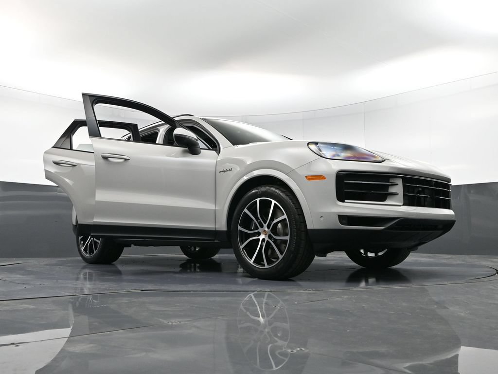 Certified 2026 Porsche Cayenne E-Hybrid AWD/4WD image 38