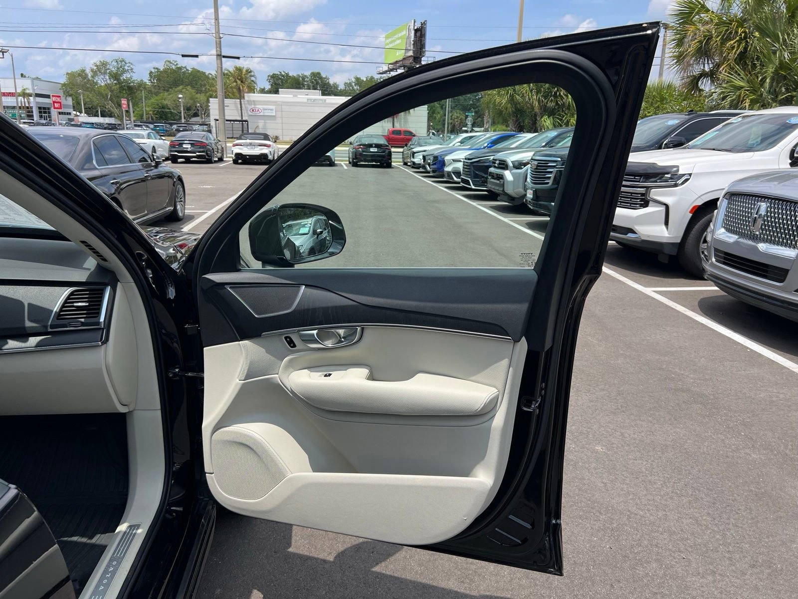 Used 2020 Volvo XC90 T5 Momentum w/ Protection Package Premier FWD image 59