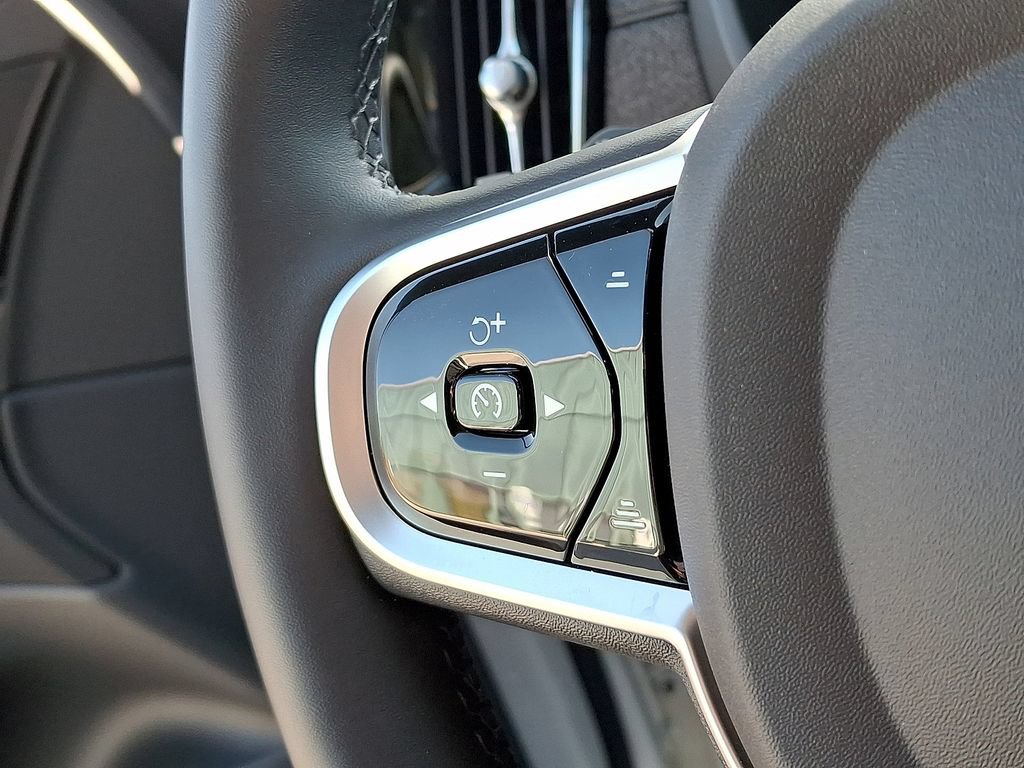 Certified 2025 Volvo XC90 B5 Core AWD/4WD image 23