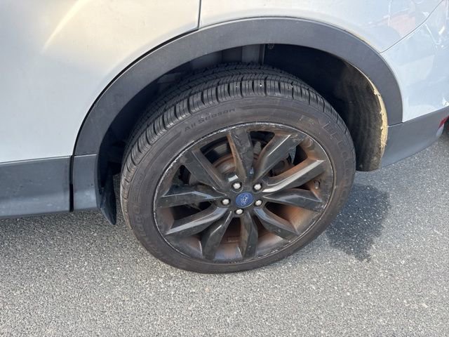 Used 2018 Ford Escape SE w/ SE Sport Appearance Package AWD/4WD image 3