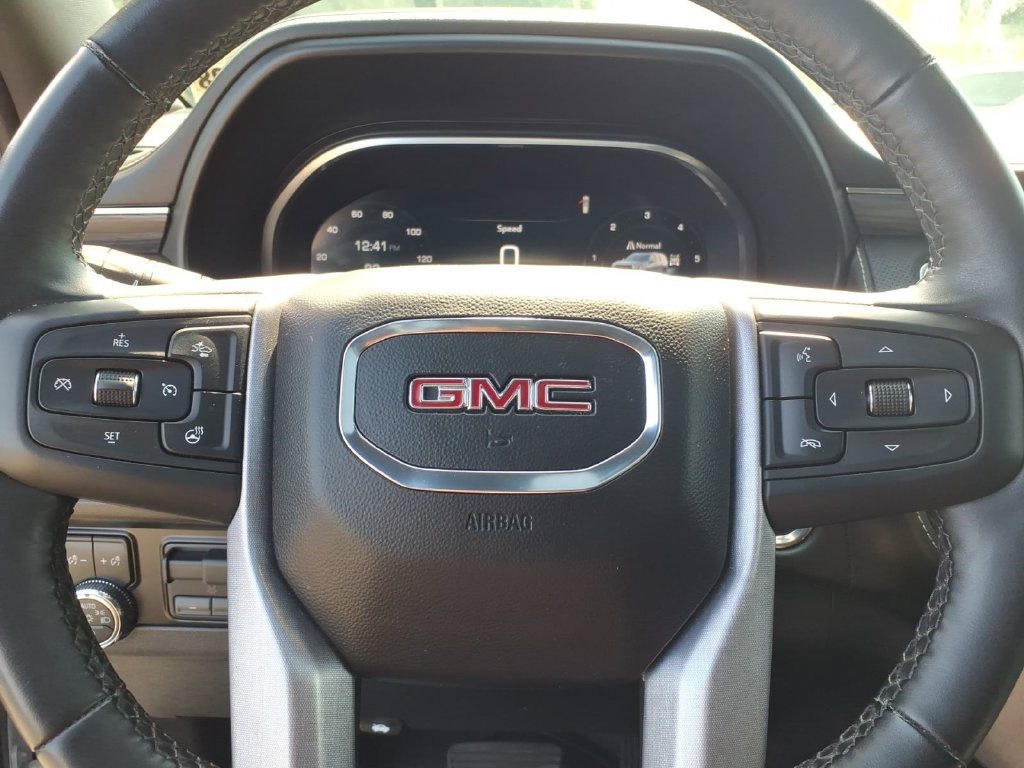 Used 2023 GMC Yukon SLT w/ SLT Premium Package AWD/4WD image 6
