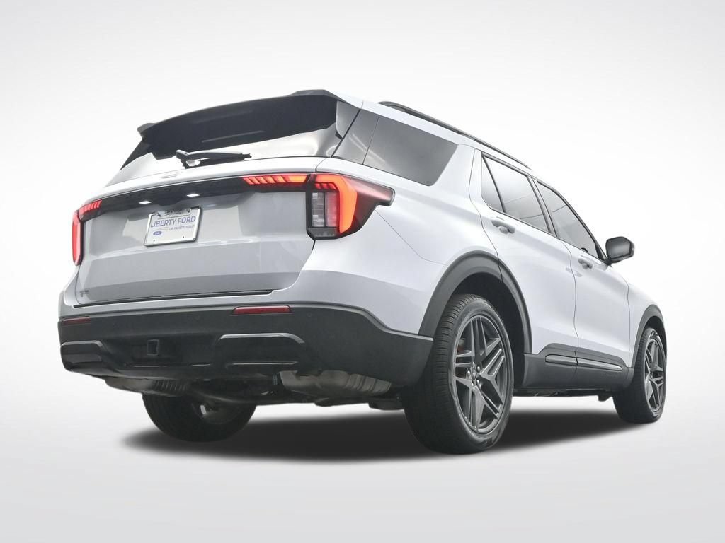 Certified 2026 Ford Explorer ST-Line w/ ST-Line Street Pack RWD image 36