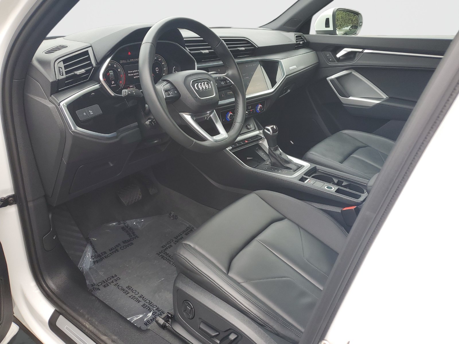 Used 2025 Audi Q3 2.0T Premium Plus w/ Premium Plus Package AWD/4WD image 19