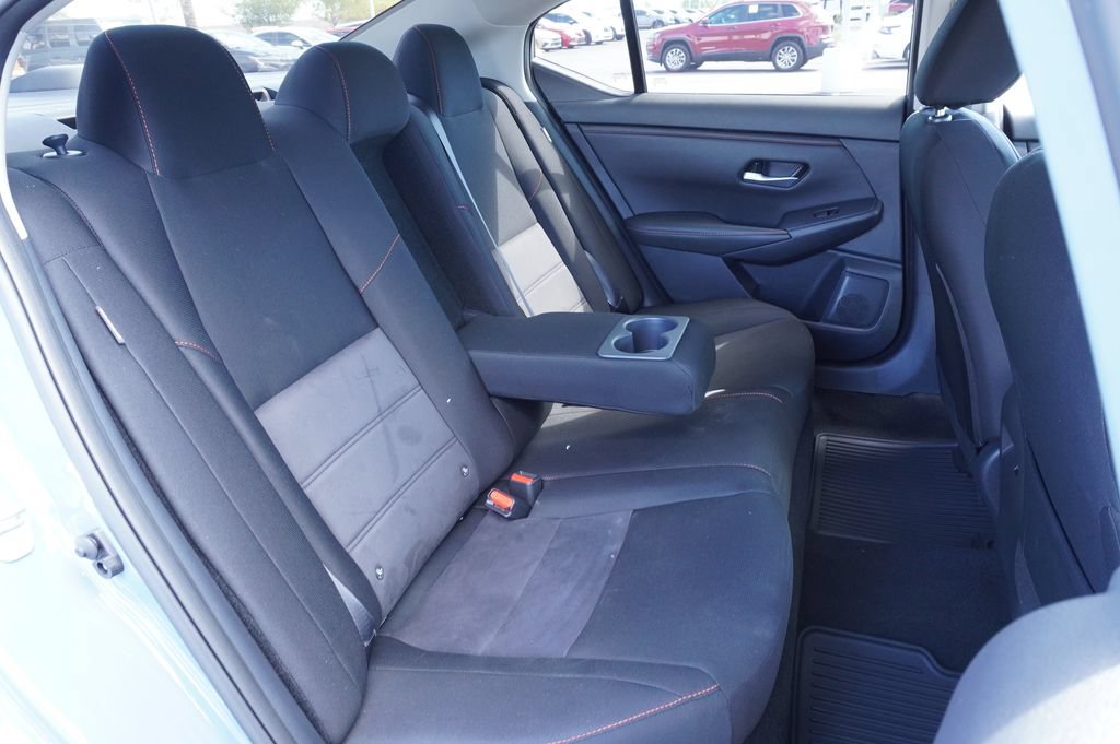 Certified 2025 Nissan Sentra SR FWD image 9