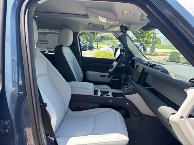 New 2025 Land Rover Defender 110 S image 17