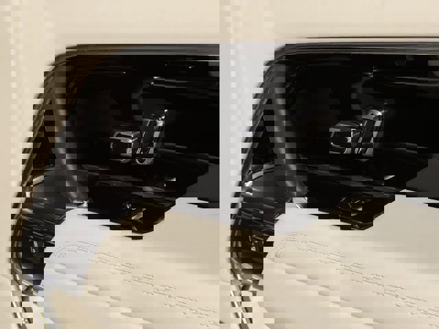 Used 2025 Land Rover Range Rover Long Wheelbase Autobiography image 25