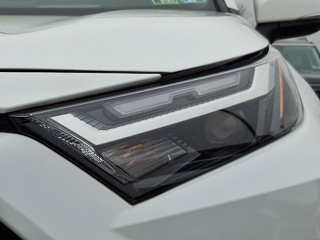 Used 2022 Toyota RAV4 XLE image 8