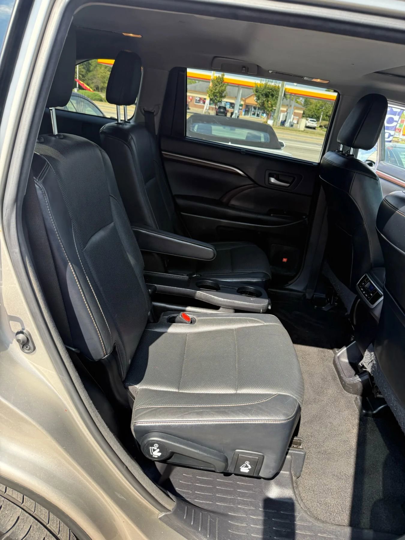 Used 2015 Toyota Highlander Limited AWD/4WD image 23