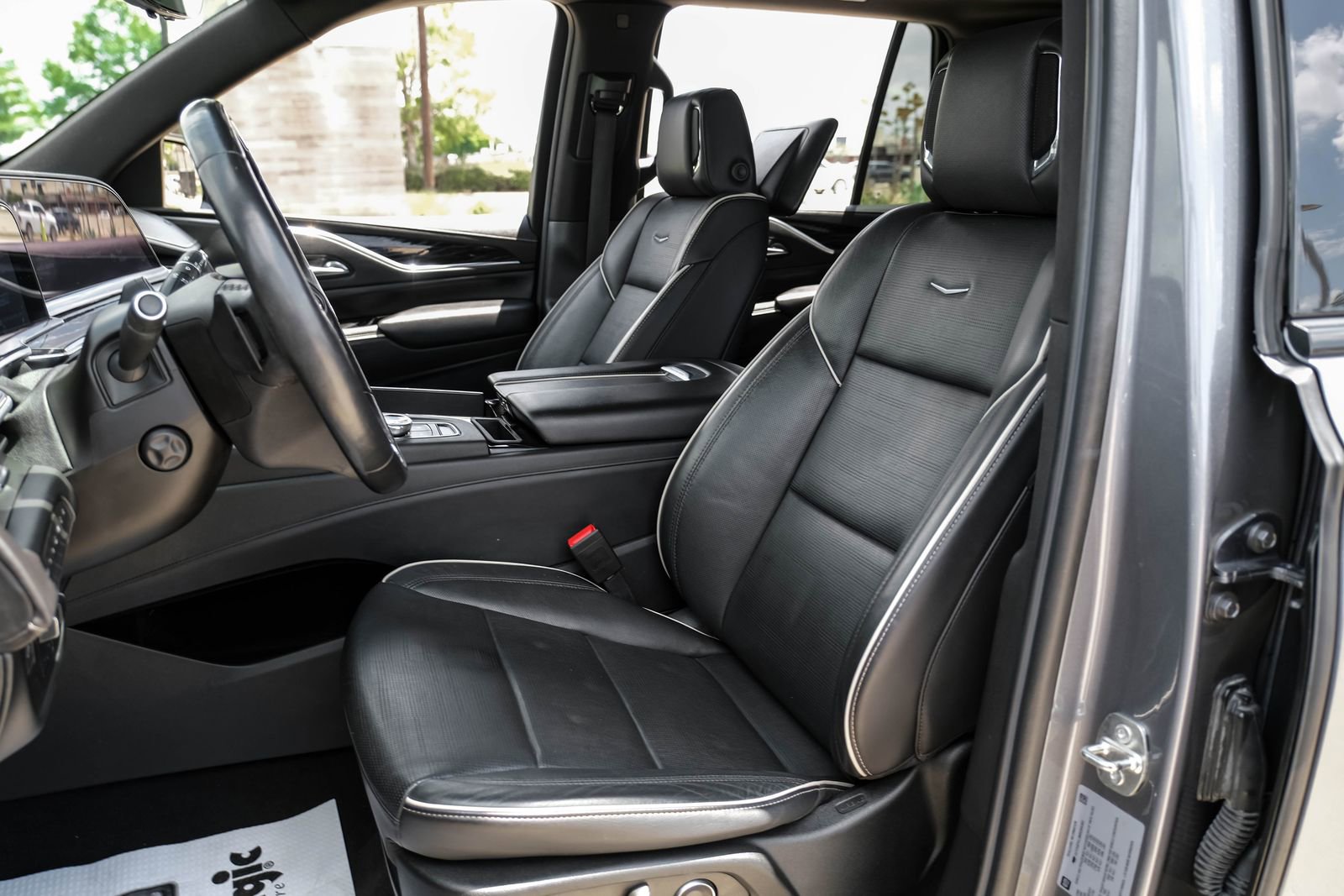 Used 2021 Cadillac Escalade Sport w/ Driver Assist Tech Package AWD/4WD image 31