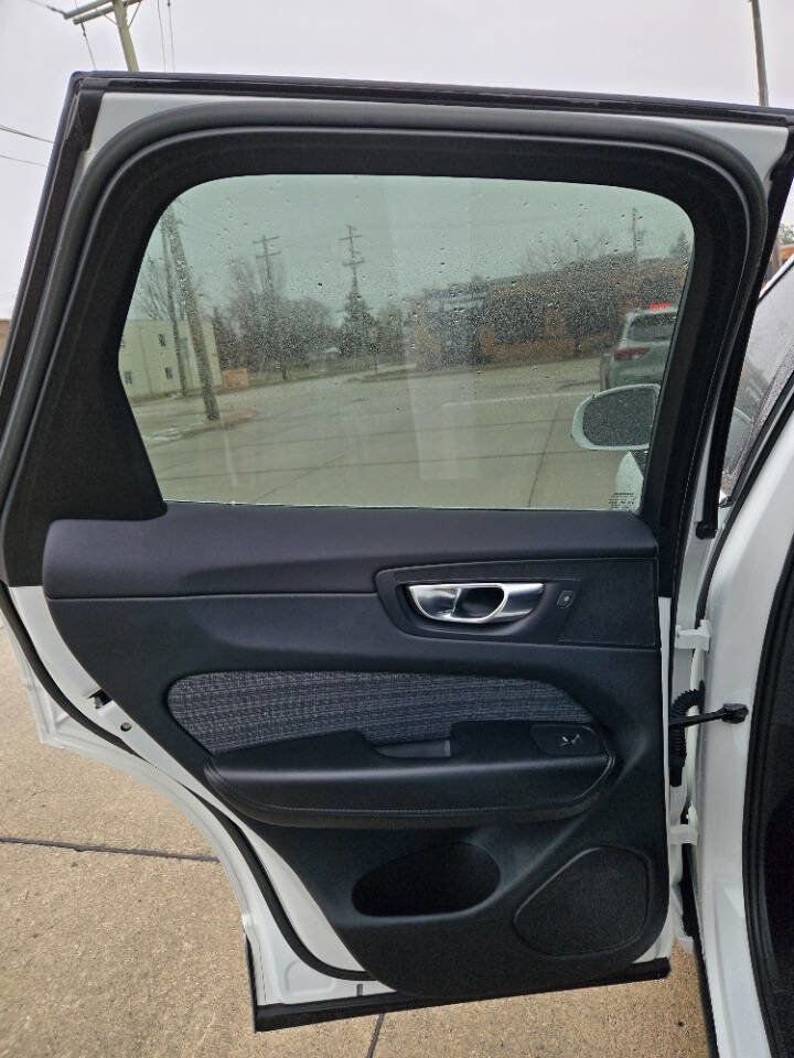 Used 2023 Volvo XC60 B5 Core image 31