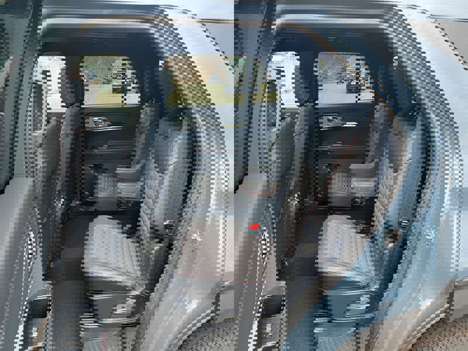 New 2026 Ford Explorer ST-Line w/ ST-Line Street Pack image 14