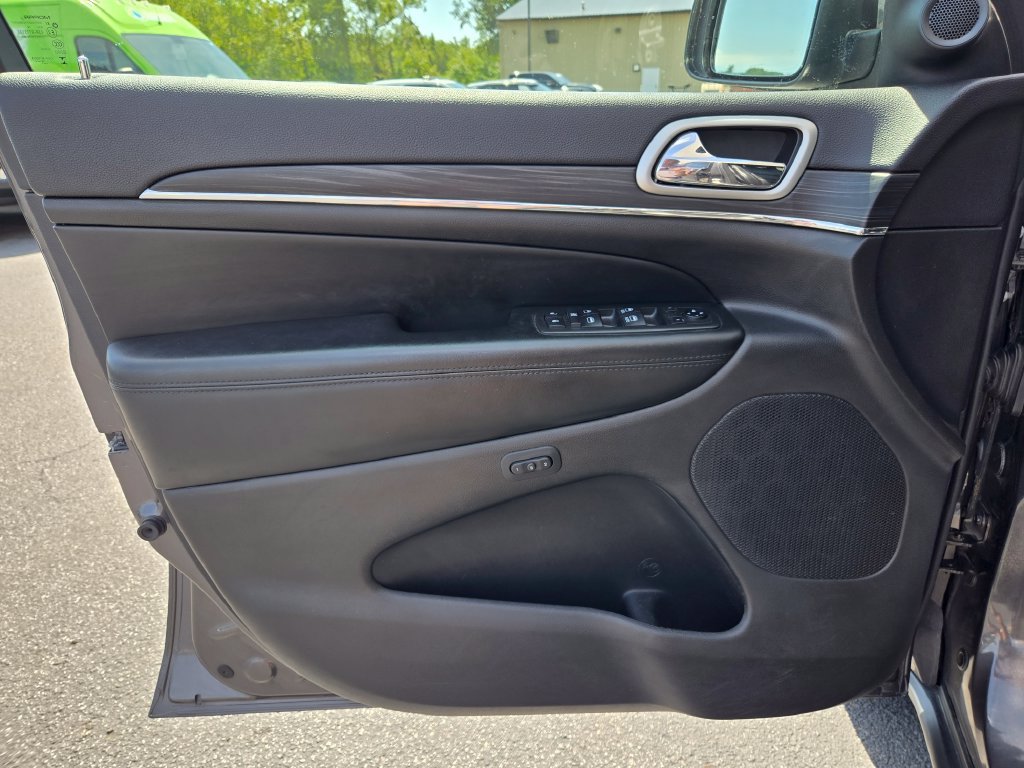 Used 2019 Jeep Grand Cherokee Limited w/ Trailer Tow Group IV AWD/4WD image 11