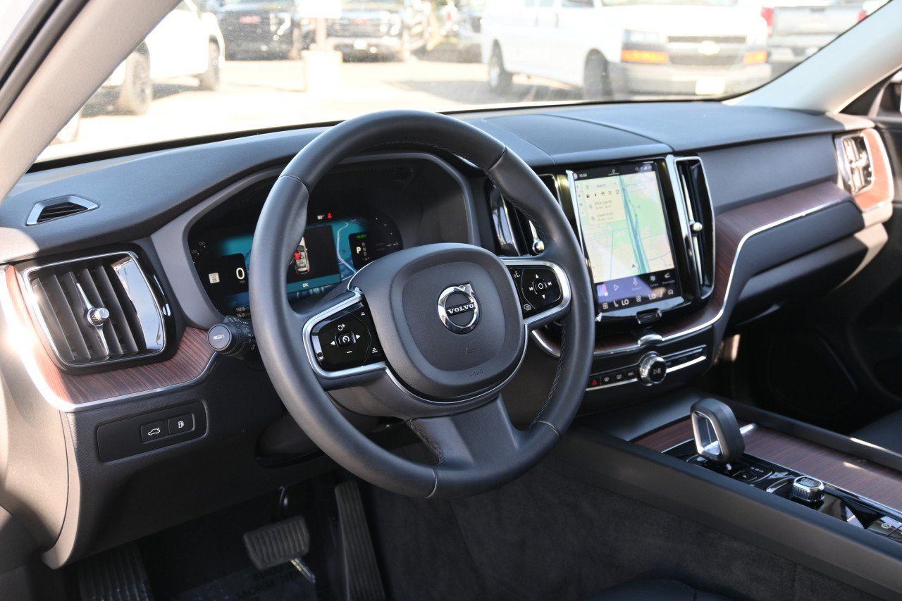 Used 2023 Volvo XC60 T8 Plus AWD/4WD image 17