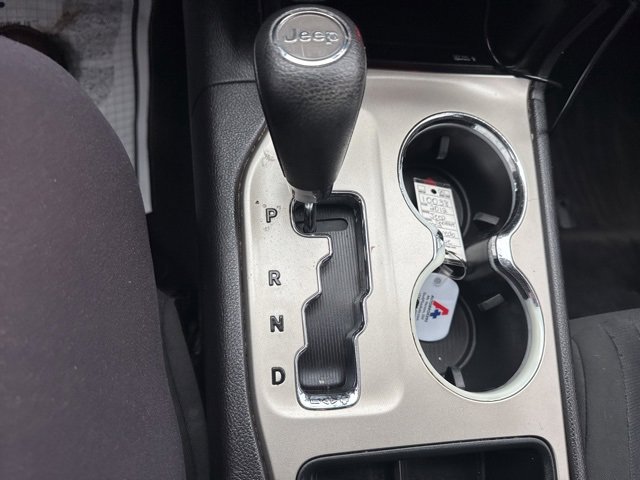 Used 2012 Jeep Grand Cherokee Laredo w/ Laredo E Group image 21