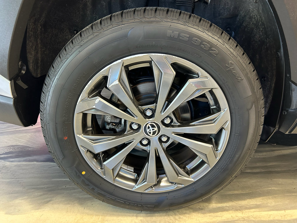 Used 2022 Toyota RAV4 XLE Premium AWD/4WD image 24