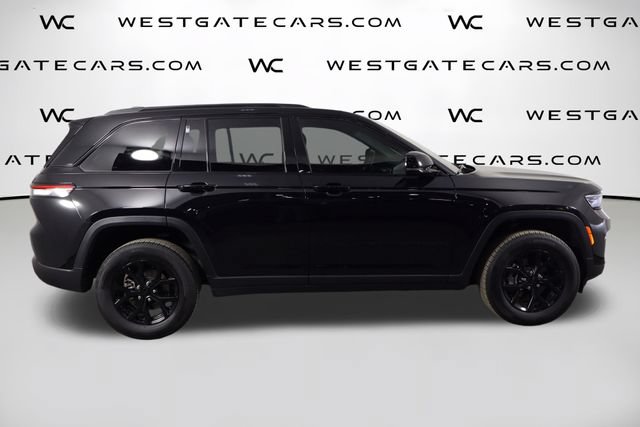 Used 2025 Jeep Grand Cherokee Altitude AWD/4WD image 42