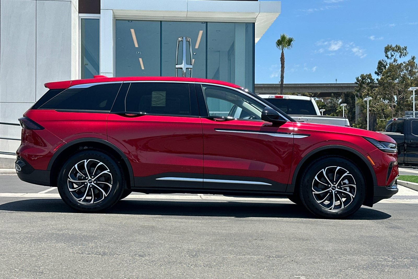 New 2026 Lincoln Nautilus Premier AWD/4WD image 2